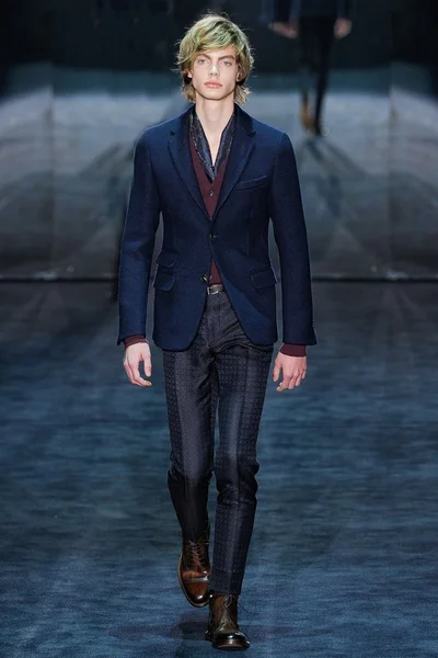 Look 9